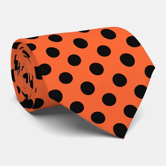 Schwarze Polka-Punkte auf Orange Krawatte (Gerollt)