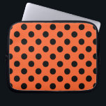 Schwarze Polka-Punkte auf Orange Laptopschutzhülle<br><div class="desc">Schwarze Polka-Punkte auf Orange</div>