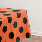 Schwarze Polka-Punkte auf Orange Tischdecke (Beispiel)