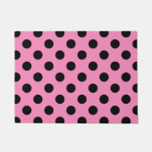Schwarze Polka-Punkte auf Rosa Fußmatte (Vorderseite)