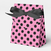Schwarze Polka-Punkte auf Rosa Geschenkschachtel (Vorderseite)