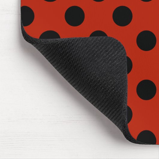 Schwarze Polka Punkte auf rot Mousepad (Ecke)
