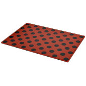 Schwarze Polka Punkte auf rot Schneidebrett (Ecke)