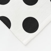 Schwarze Polka Punkte auf weiß Fleecedecke (Ecke)