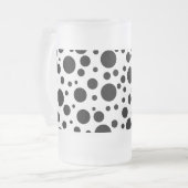 Schwarze Polka Punkte auf Weiß | Mattglas Bierglas (Vorderseite Links)