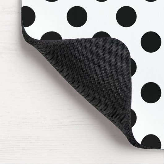 Schwarze Polka Punkte auf weiß Mousepad (Ecke)