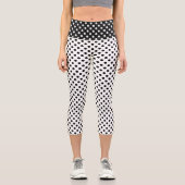 Schwarze Polka Punkte auf weißem Hintergrund Capri Leggings (Vorderseite)