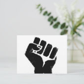 Schwarze Protestfaust Postkarte (Stehend Vorderseite)