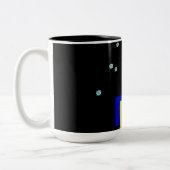 schwarze quadratisch gestaltete Tasse (Links)