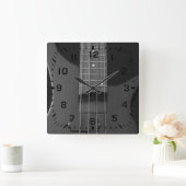 Schwarze quadratische Zahlen auf Bass-Gitarre Quadratische Wanduhr (Zuhause)