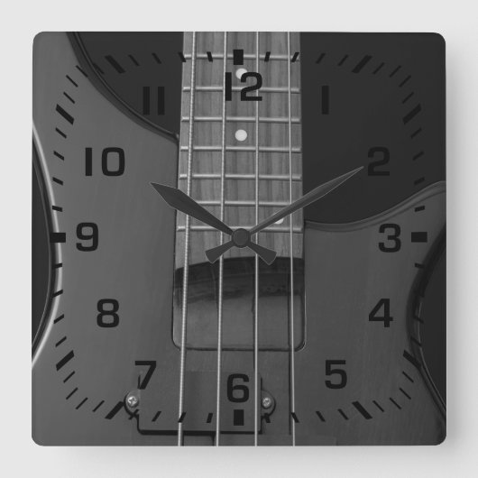 Schwarze quadratische Zahlen auf Bass-Gitarre Quadratische Wanduhr (Vorderseite)