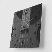 Schwarze quadratische Zahlen auf Bass-Gitarre Quadratische Wanduhr (Winkel)