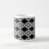 SCHWARZE RAUTE STRICK Weiße Tasse (Mittel)