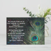 Schwarze Regenbogen-Pfau-Hochzeit Einladung (Stehend Vorderseite)