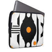 Schwarze Retro-Mod-Geometrie in Orange Laptopschutzhülle (Vorne Rechts)