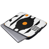 Schwarze Retro-Mod-Geometrie in Orange Laptopschutzhülle (Vorne Knopf)