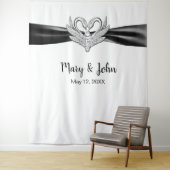 Schwarze Ribbon Silver Swans Hochzeitskugel Wandteppich (Beispiel)