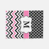 Schwarze rosa Quatrefoil Zickzack Monogramm-Decke Fleecedecke (Vorderseite (Horizontal))