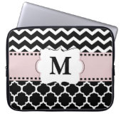 Schwarze rosa Zickzack Monogramm-Laptop-Hülse Laptopschutzhülle (Vorderseite)