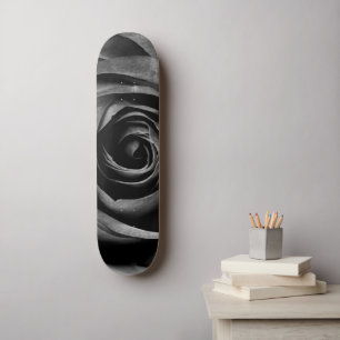 Schwarze Rose Blume Blumendekoration Vintag Skateboard