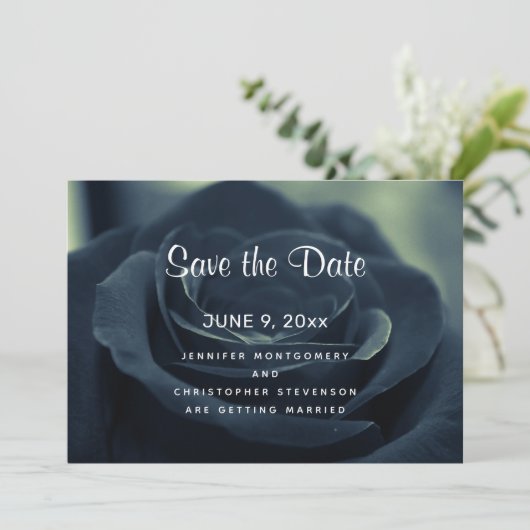 Schwarze Rose Blume Dark Gothic Vibe Wedding Save The Date (Stehend Vorderseite)