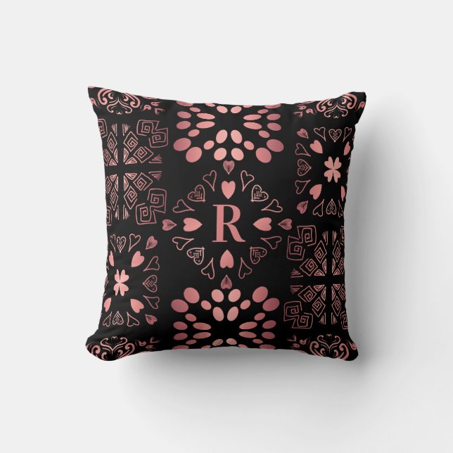 Schwarze Rose Gold Monogram Herzmuster Muster Kissen (Vorderseite)