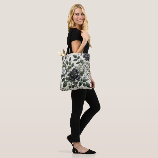 Schwarze Rose Tasche (Am Model)