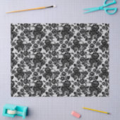 Schwarze Rose und Skulpturen im weißen Dekoupage Seidenpapier (Basteln)