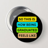 Schwarze runde Taste SO_THIS_IS_HOW_BEING_GRADUTED Button (Vorne & Hinten)