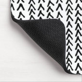 Schwarze rustikale Stammesmuster-Mauspad Mousepad (Ecke)