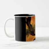 Schwarze Schablonenfigur Muster Tasse | Lustig Min (Links)