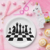 Schwarze Schachstücke auf dem Schachbrett Pappteller (Party)