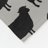 Schwarze Schaf-Silhouette-Muster Fleecedecke (Ecke)