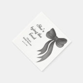 Schwarze Schleife: Sie knüpft den Knoten - Brautdu Serviette (Ecke)