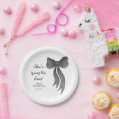 Schwarze Schleife, sie knüpft den Knoten, Brautdus Pappteller (Party)