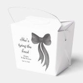 Schwarze Schleife: Sie knüpft den Knoten - Brautpa Geschenkschachtel (Rückseite)