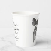 Schwarze Schleife: Sie knüpft den Knoten - Brautpa Pappbecher (Rechts)