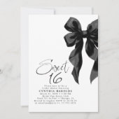 Schwarze Schleife Sweet 16 Geburtstag Einladung (Vorderseite)