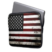 Schwarze Schmutz-amerikanische Flagge Laptopschutzhülle (Vorderseite Links)