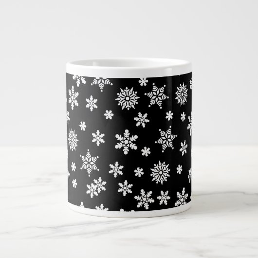 Schwarze Schneeflocken Jumbo-Tasse (Vorderseite)