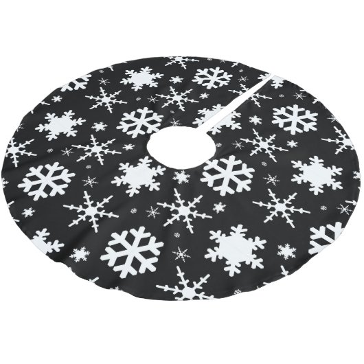 Schwarze Schneeflocken Polyester Weihnachtsbaumdecke (Schrägansicht)