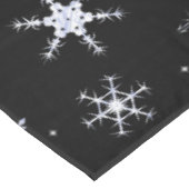 Schwarze Schneeflocken Tischdecke (Schrägansicht)