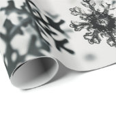 Schwarze Schneeflocken Weihnachten Geschenkpapier (Rolleneckpunkt)