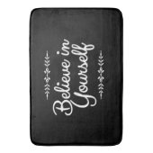 Schwarze Schwarzweiss-Matte des inspirierend Badematte (Vorderseite Vertikal)