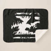 Schwarze Silhouette auf dem Weißroten Reitstelwolf Sherpadecke (Vorderseite (Horizontal))