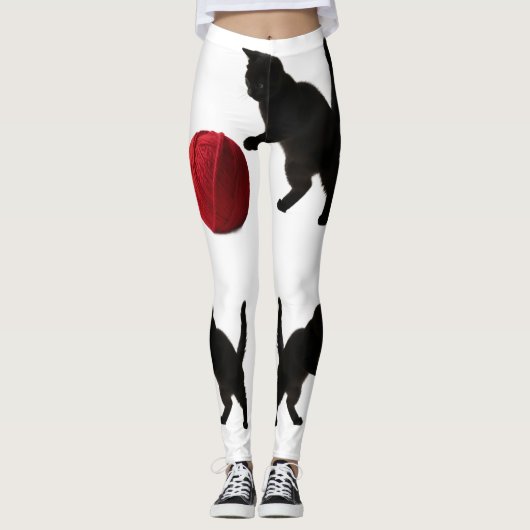 Schwarze Silhouette Kitty mit rotem Wollball Leggings (Vorderseite)