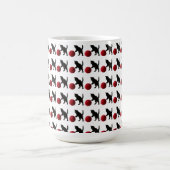 Schwarze Silhouette Kitty mit rotem Wollball (Mult Kaffeetasse (Mittel)