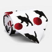 Schwarze Silhouette-Kitty mit rotem Wollball (Mult Krawatte (Gerollt)