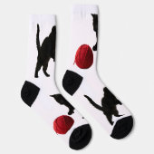 Schwarze Silhouette Kitty mit rotem Wollball Socken (Rechts)