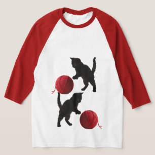 Schwarze Silhouette Kitty mit rotem Wollball T-Shirt